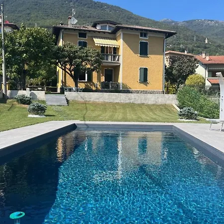 Casa Gialla Gera Lario